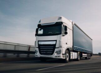Dlaczego awaria TIR-a na A4 pod Kątami Wrocławskimi jest groźniejsza niż na innych odcinkach? Postępowanie podczas awarii ciężarówki na autostradzie bez pasa awaryjnego