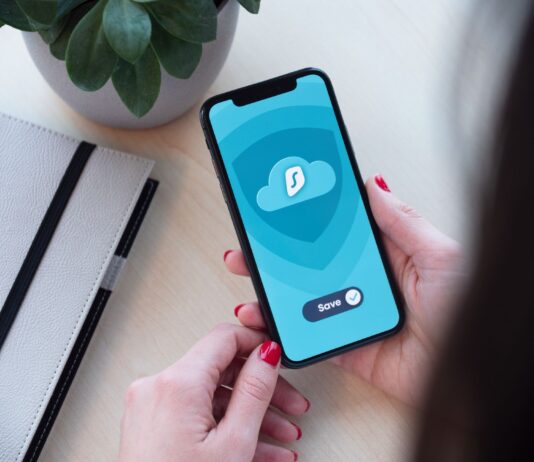 Cyfrowy kluczyk w smartfonie (UWB i NFC) – jak działa, czy jest bezpieczny i jak go skonfigurować? Cyfrowy kluczyk w smartfonie (UWB i NFC) – jak działa, czy jest bezpieczny i jak go skonfigurować?