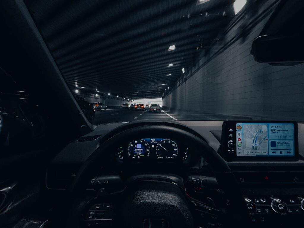 Eko-driving w samochodzie hybrydowym – technika Pulse and Glide krok po kroku